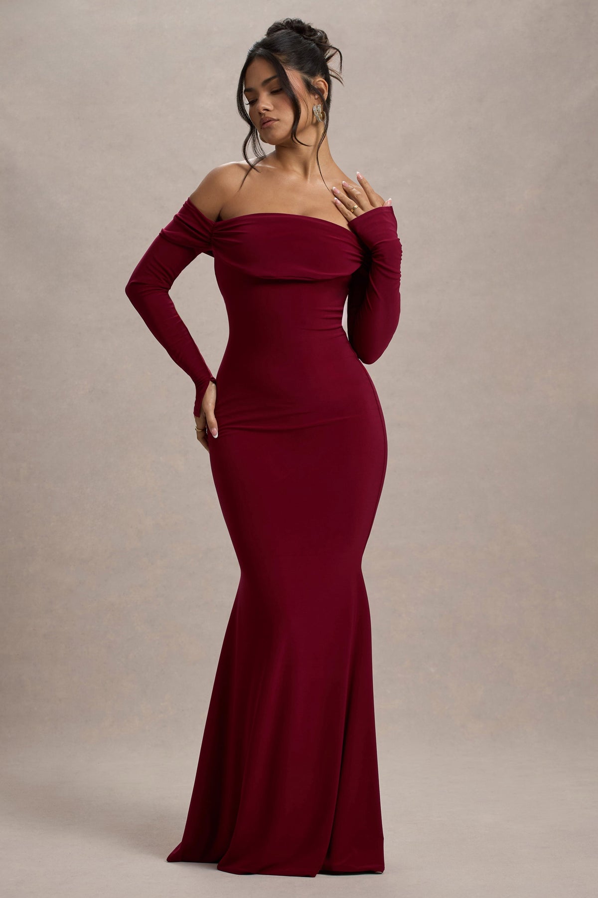 Amaia | Vestido Largo escote bardot de Manga Larga en burdeos