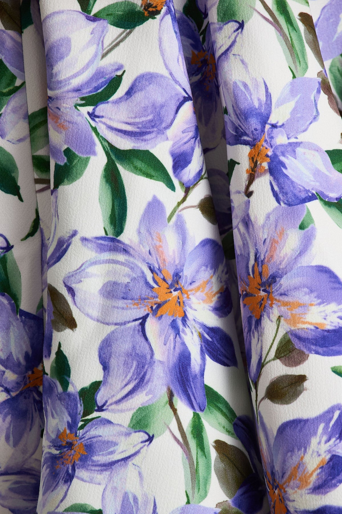 Gabrielle | Vestido Corto en Estampado Lila Púrpura con Cuello Alto y Detalle de Volantes