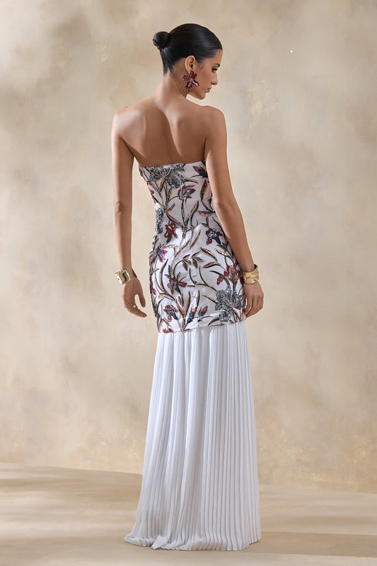 Denise | Vestido Largo crema con lentejuelas y flores, escote tipo bandeau, cintura caída y falda de tul