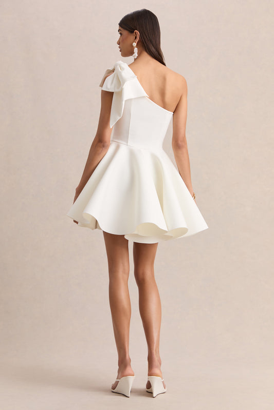 Prosperity | Vestido Corto Blanco Con Escote Asimétrico Y Detalle De Lazo