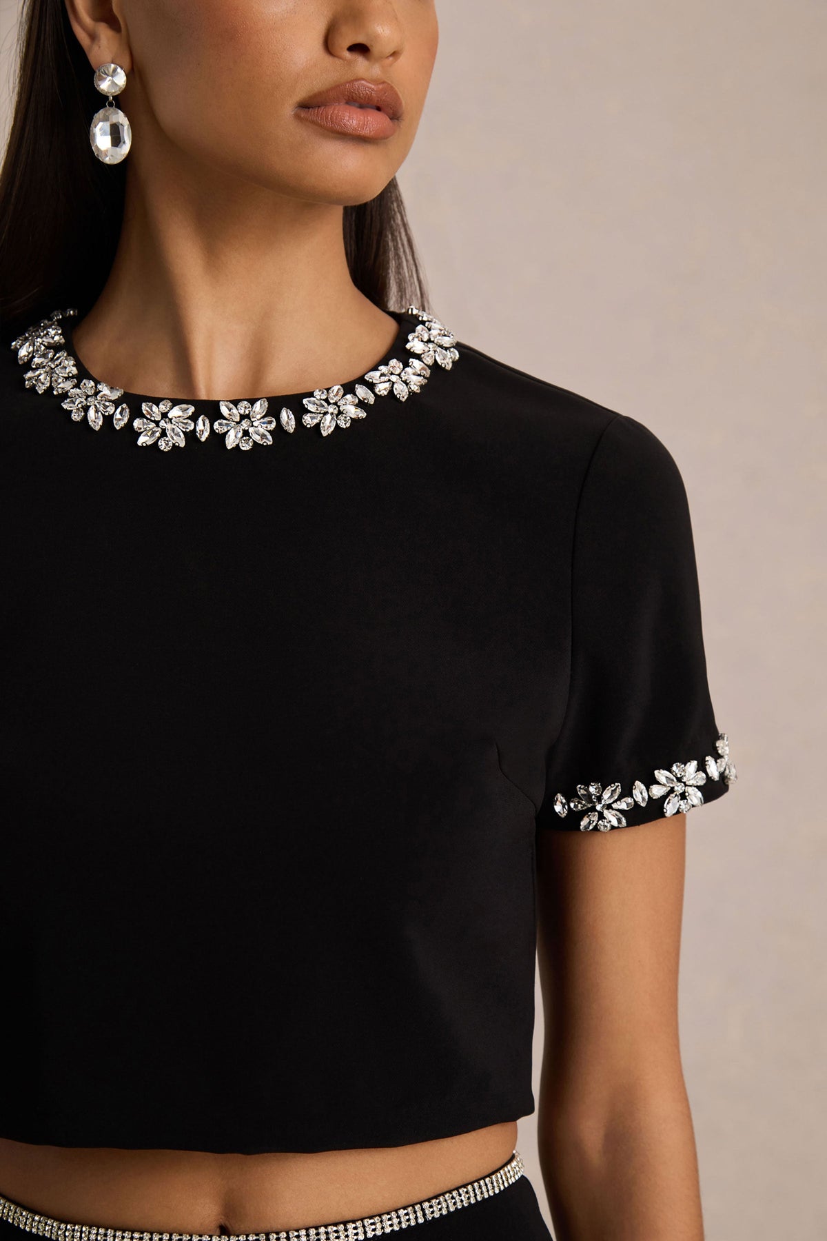 Aven | Falda Larga negra con detalles ornamentados