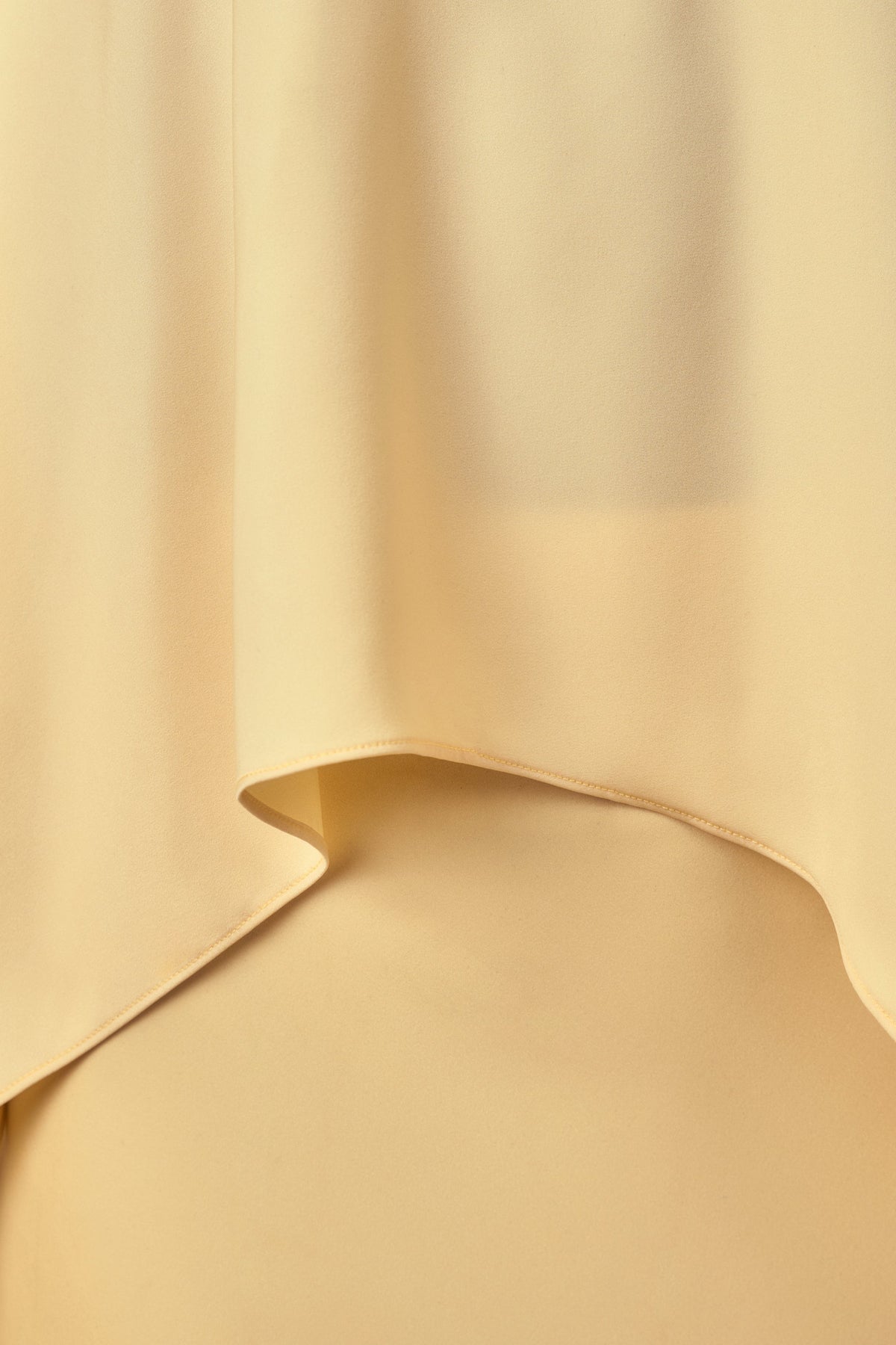 Sancelle | Top de satén color limón con escote halter