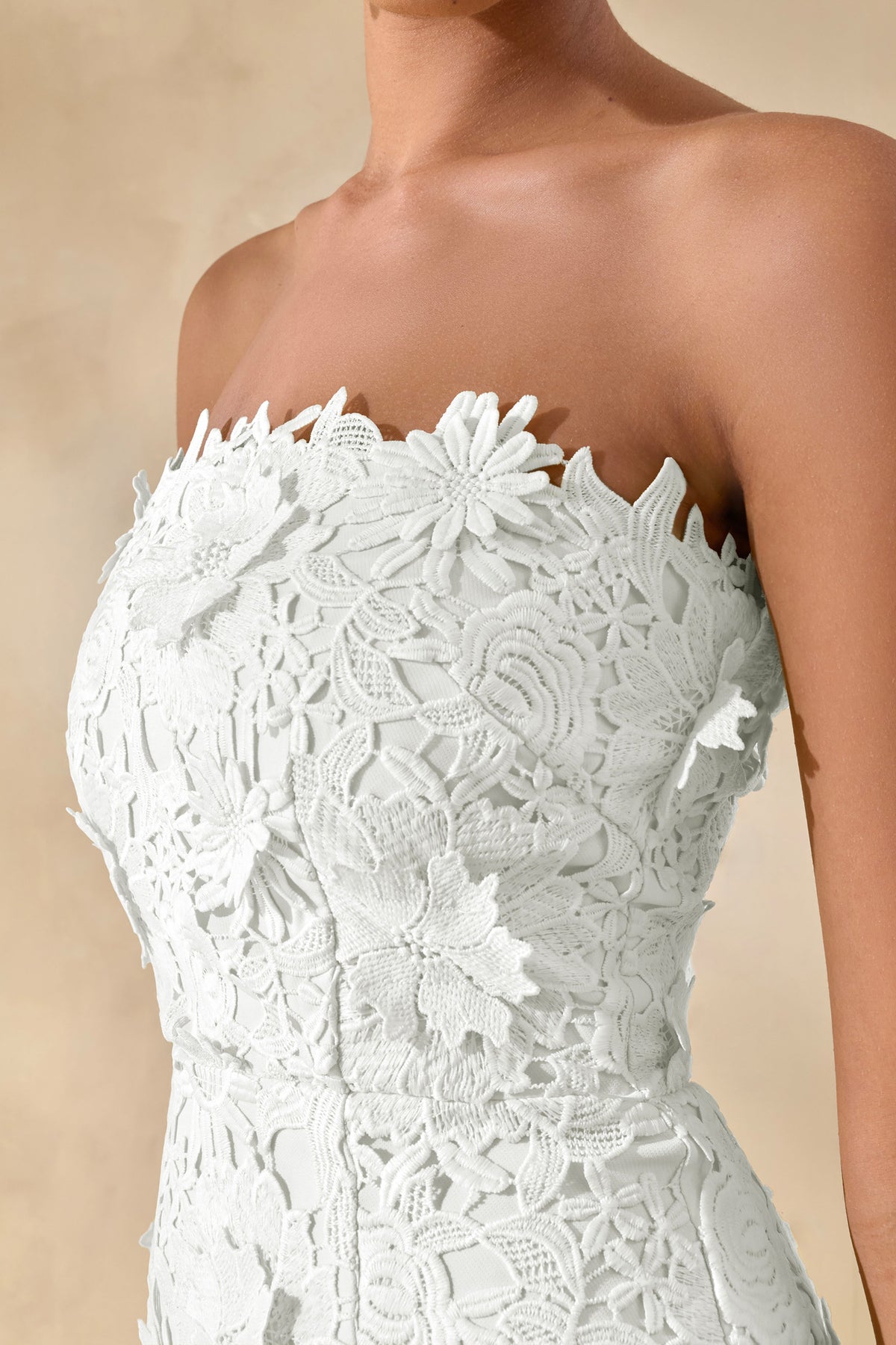 Gracie | Vestido Maxi Blanco De Encaje Con Escote Bandeau