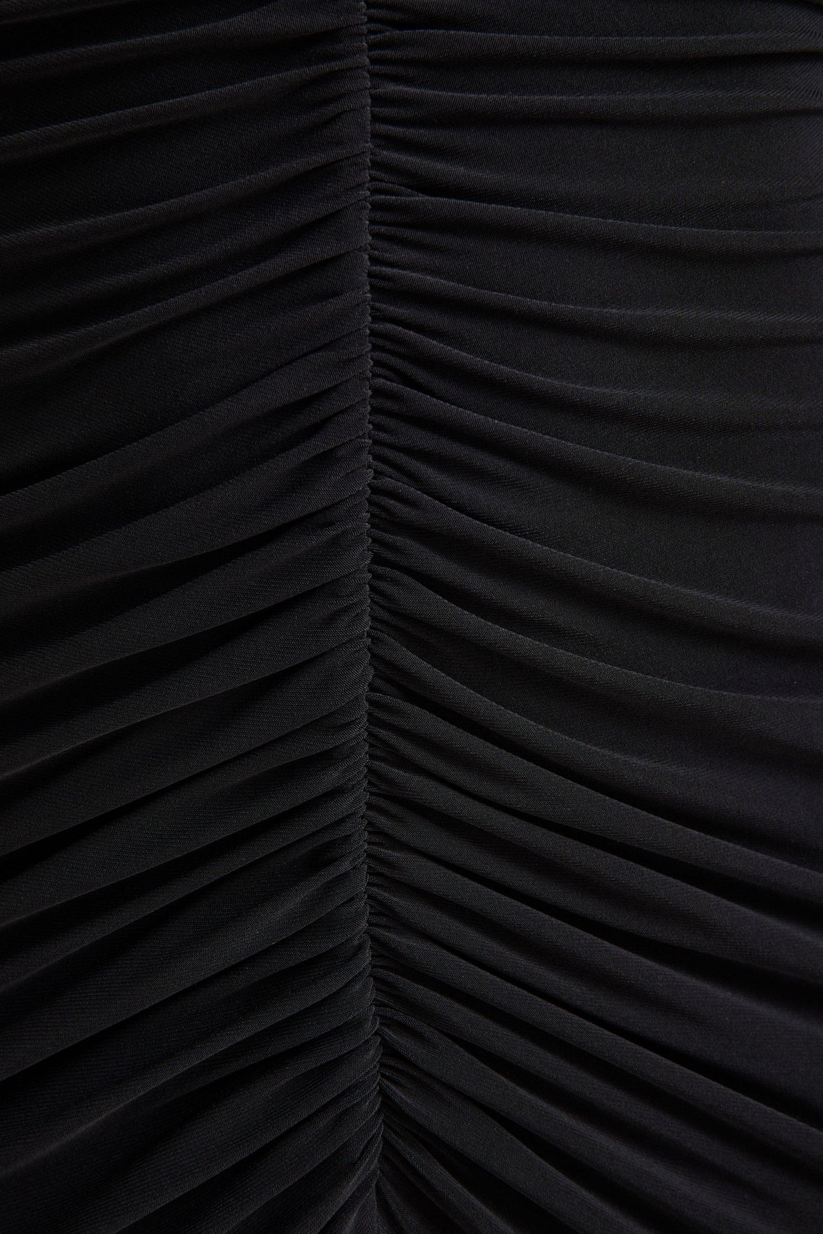 Tami | Vestido Largo Negro de Manga Larga con Escote Profundo