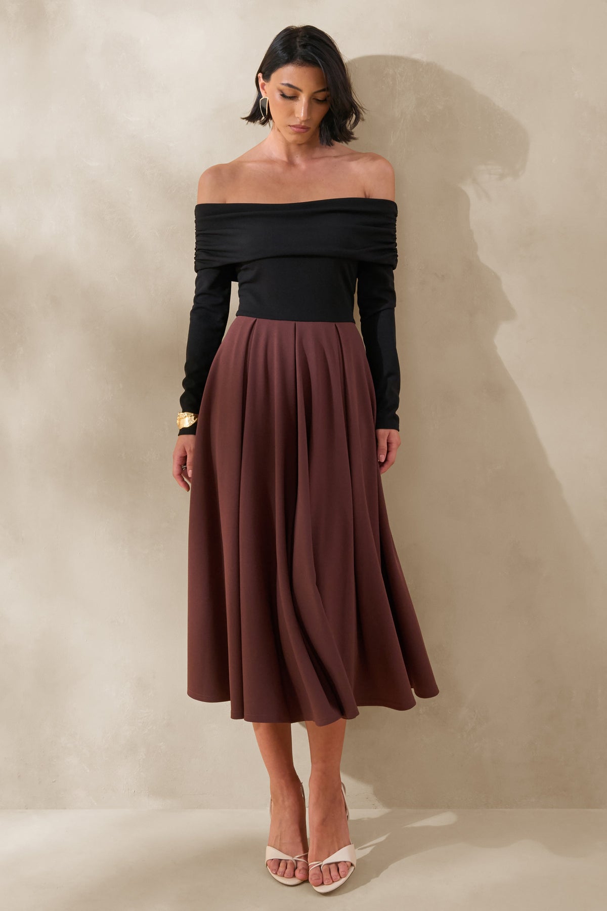 Frederica | Vestido Midi Negro y Marrón con Escote Bardot