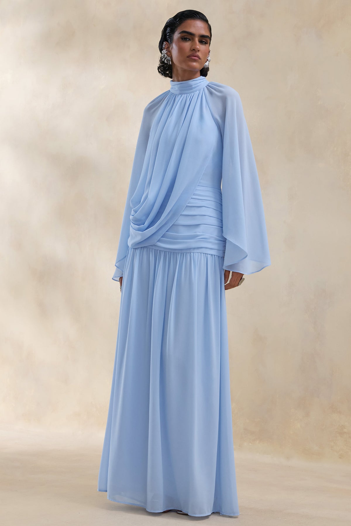 Narella | Vestido Largo De Gasa Azul Con Escote Alto Y Detalle Drapeado