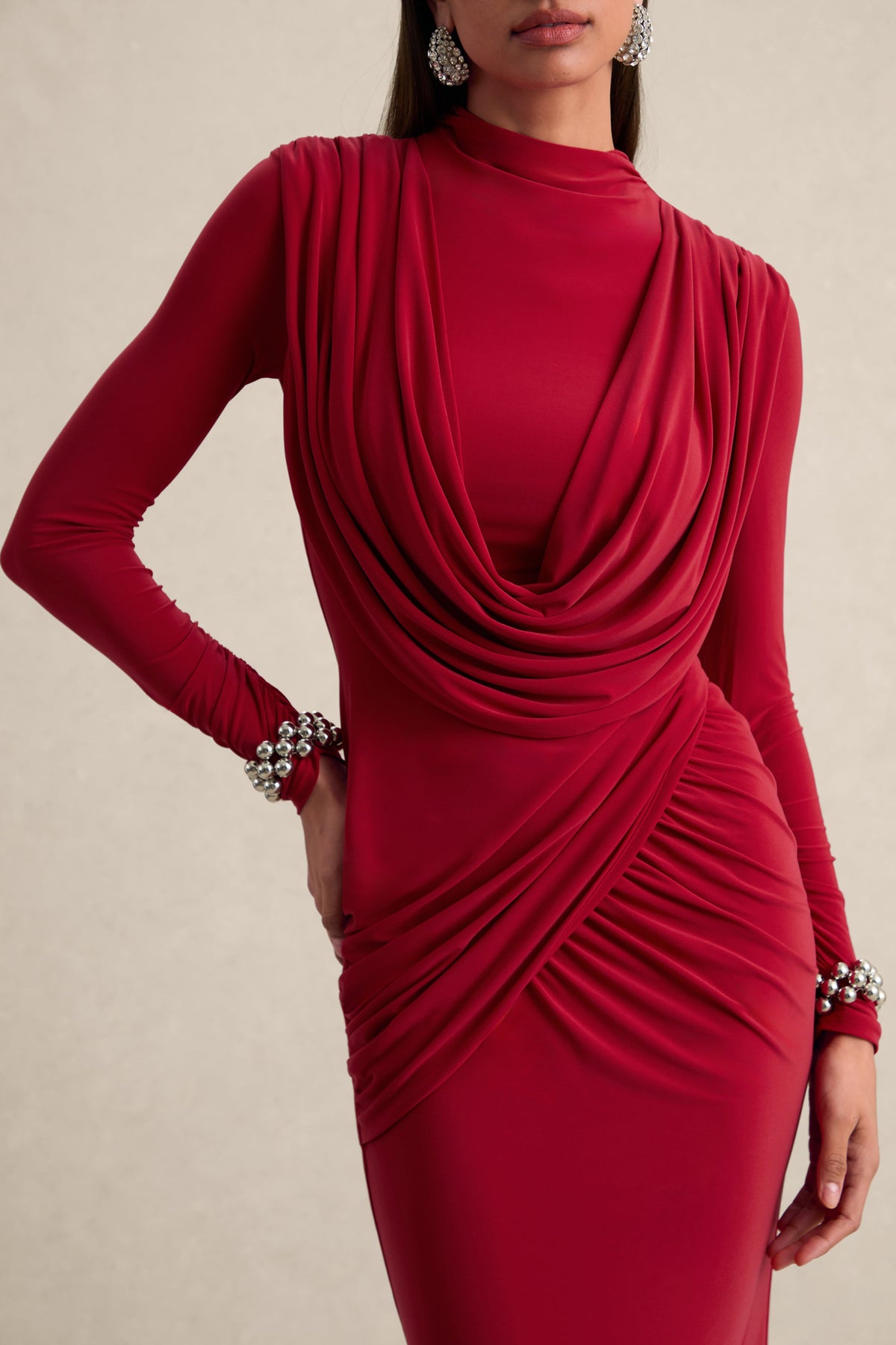 Karinthia | Rojo Cuello Alto Vestido Largo con Detalle Drapeado