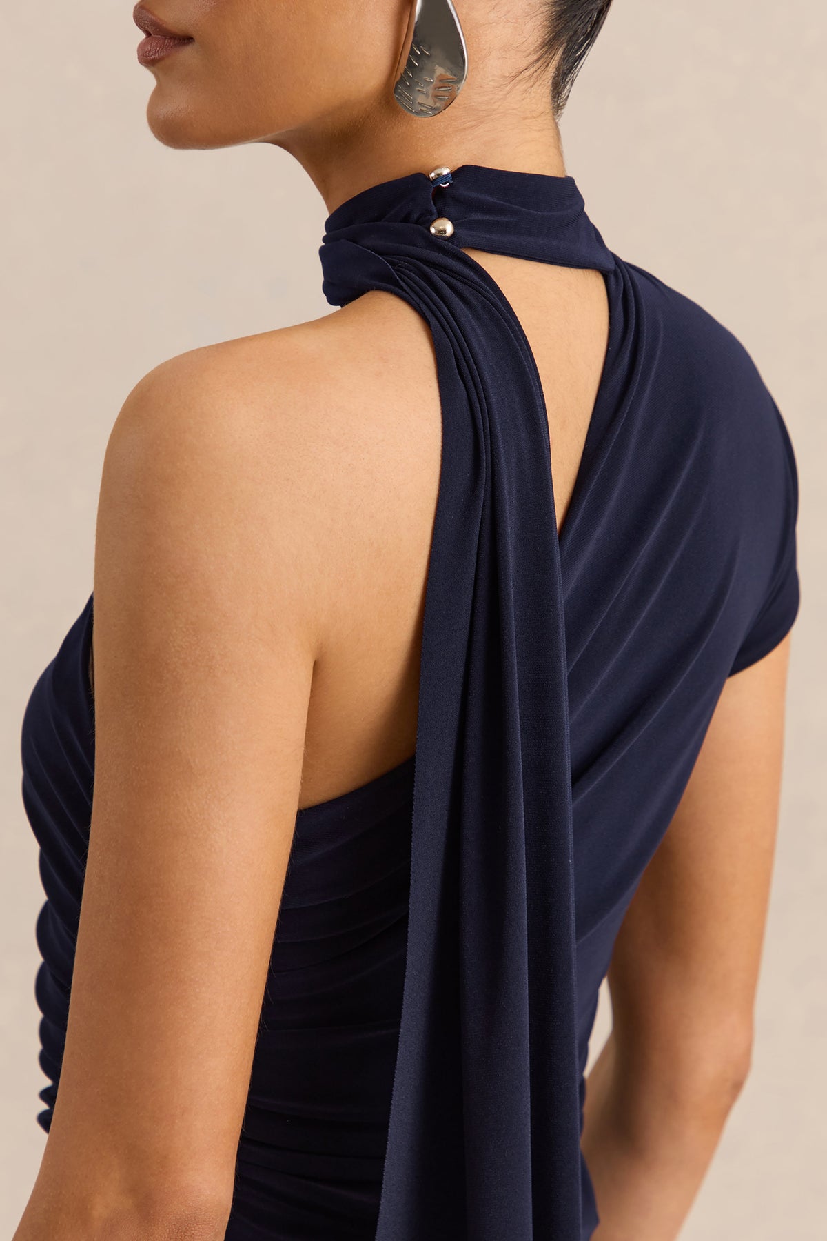 Lythara | Vestido Midi Azul Marino De Jersey Premium Con Escote Asimétrico Y Detalle Pañuelo