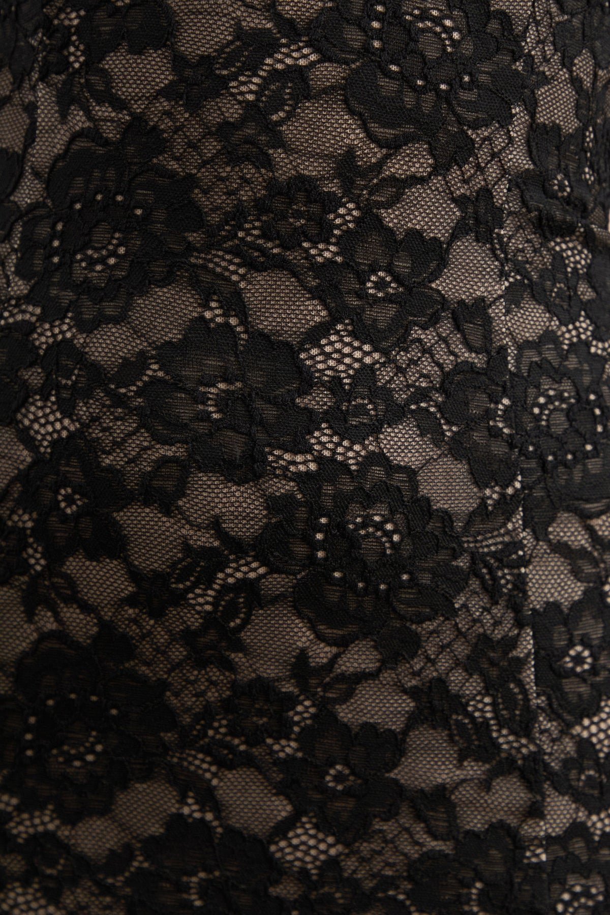 Mirellia | Vestido Maxi Negro De Encaje Con Escote Corazón
