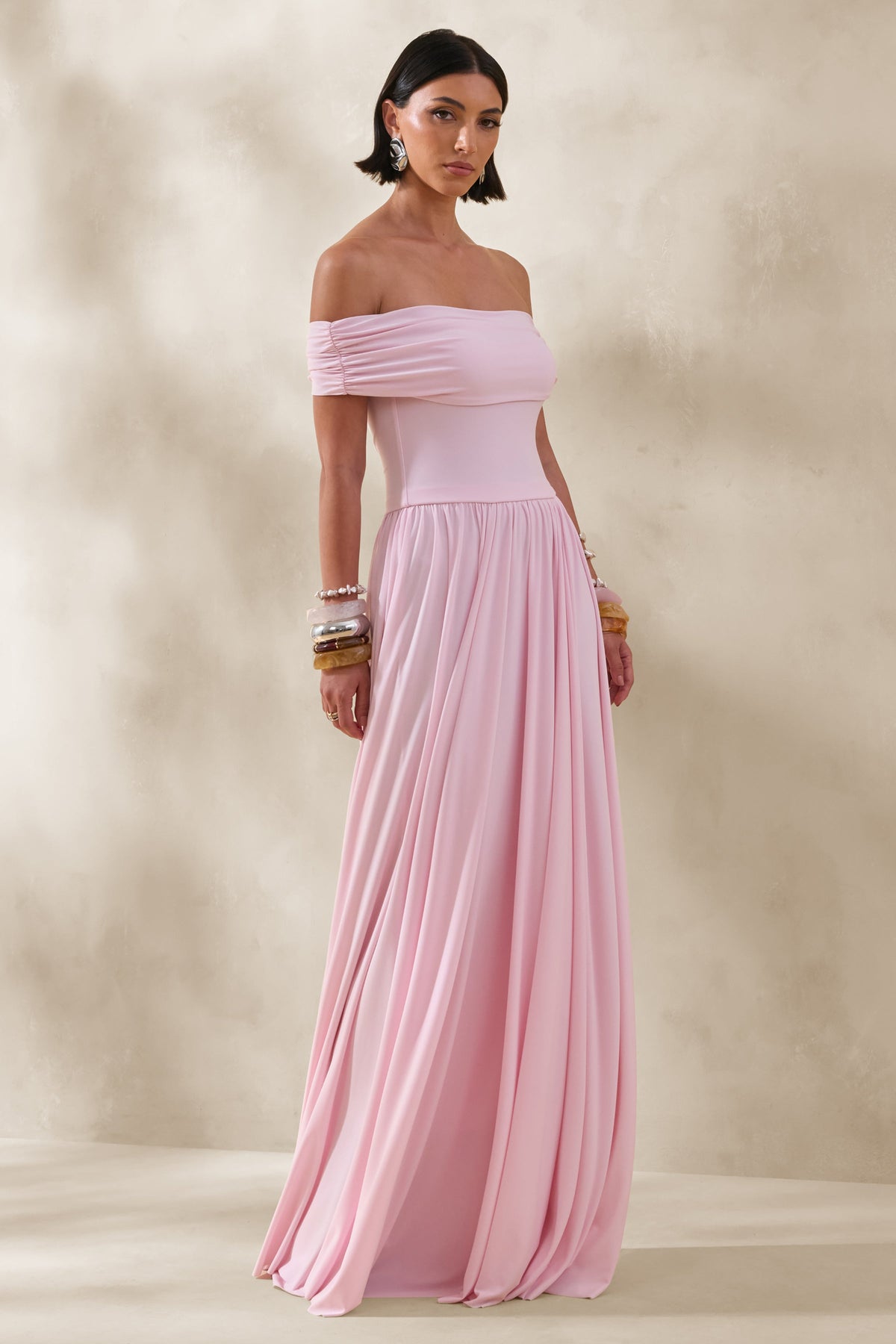 Cindie | Vestido Largo Rosa De Jersey Con Escote Bardot Y Detalles Fruncidos