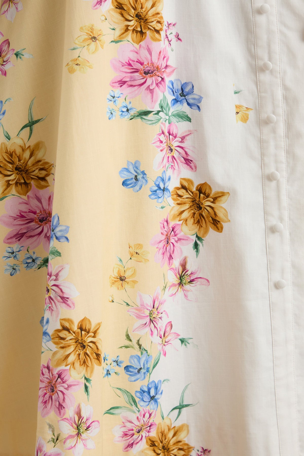 Moira | Vestido midi con estampado floral en tonos limón y mangas acampanadas