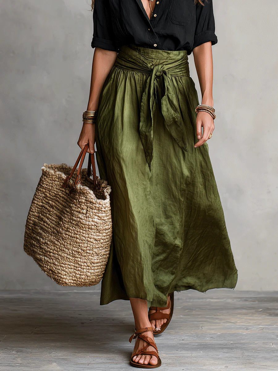 Elisa | Conjunto de Dos Piezas: Camiseta Negra y Falda Midi Verde Oliva