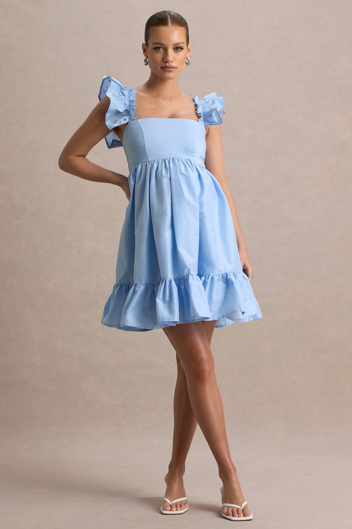 Dolly Daze | Vestido corto premamá en azul claro con detalle de volantes