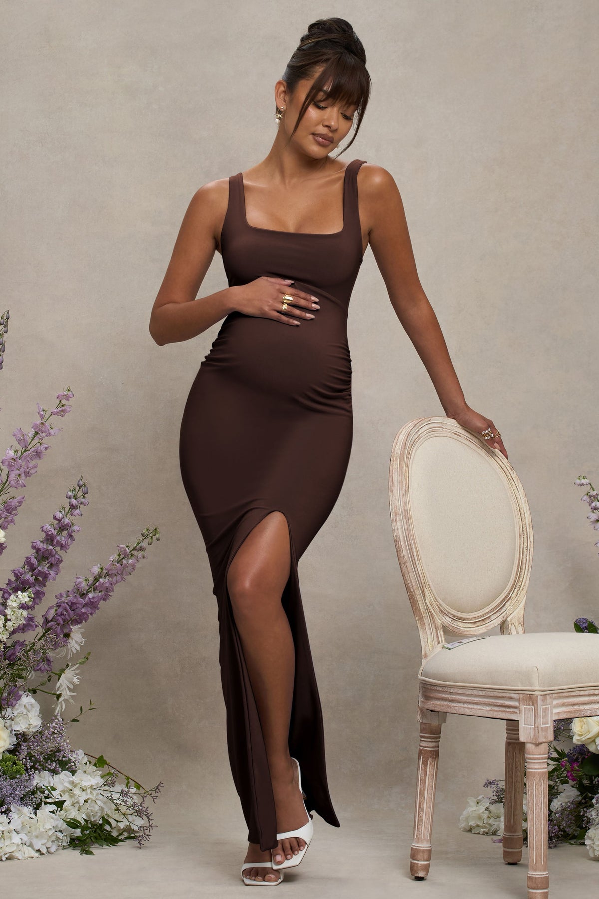 Avril | Vestido Largo de Maternidad Marrón con Escote Cuadrado y Abertura