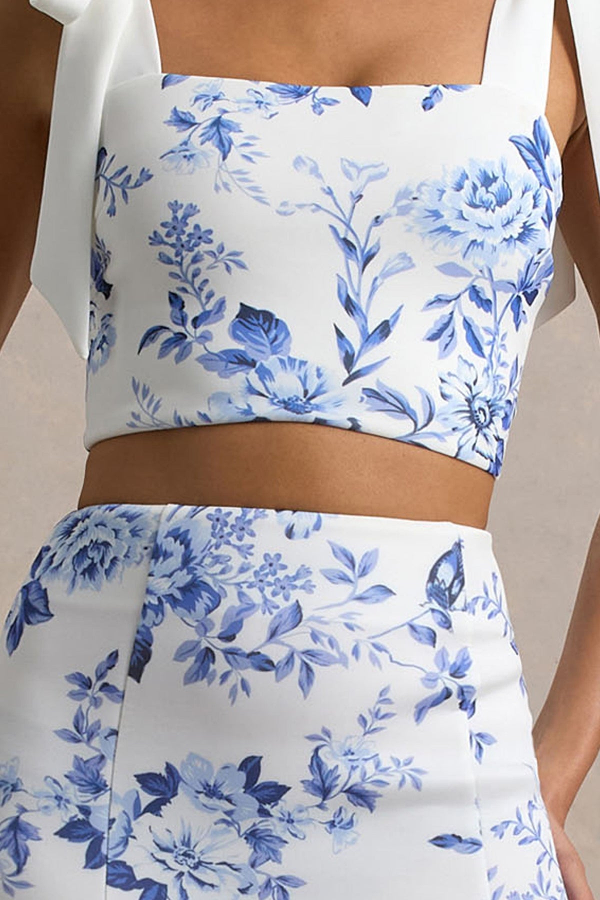 Phoebe | Top corto con detalle de lazos en los tirantes con estampado floral