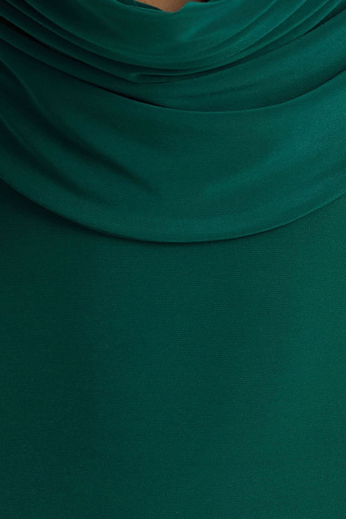 Kaylee | Vestido largo verde botella con mangas largas y escote pronunciado