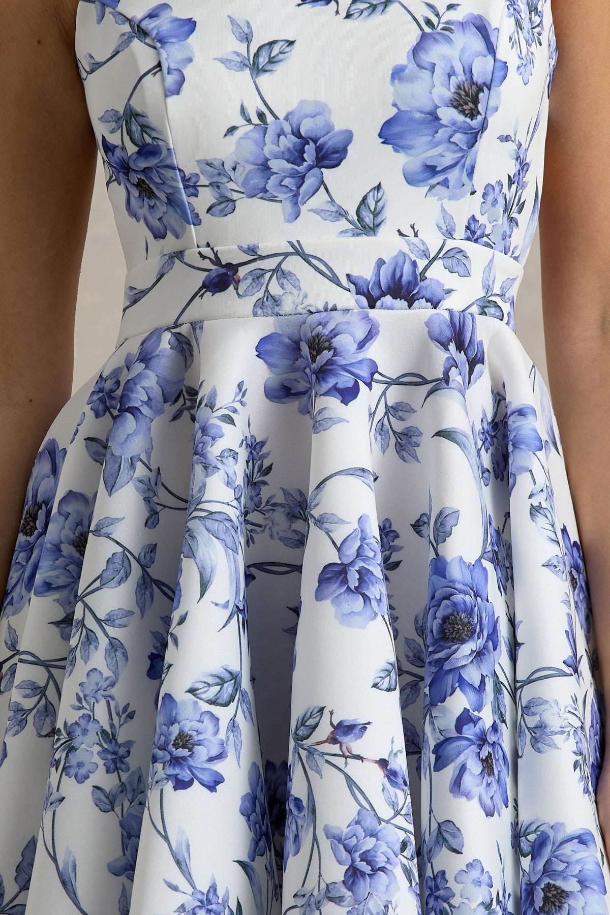 Waverly | Vestido corto con estampado floral con espalda abierta y falda skater