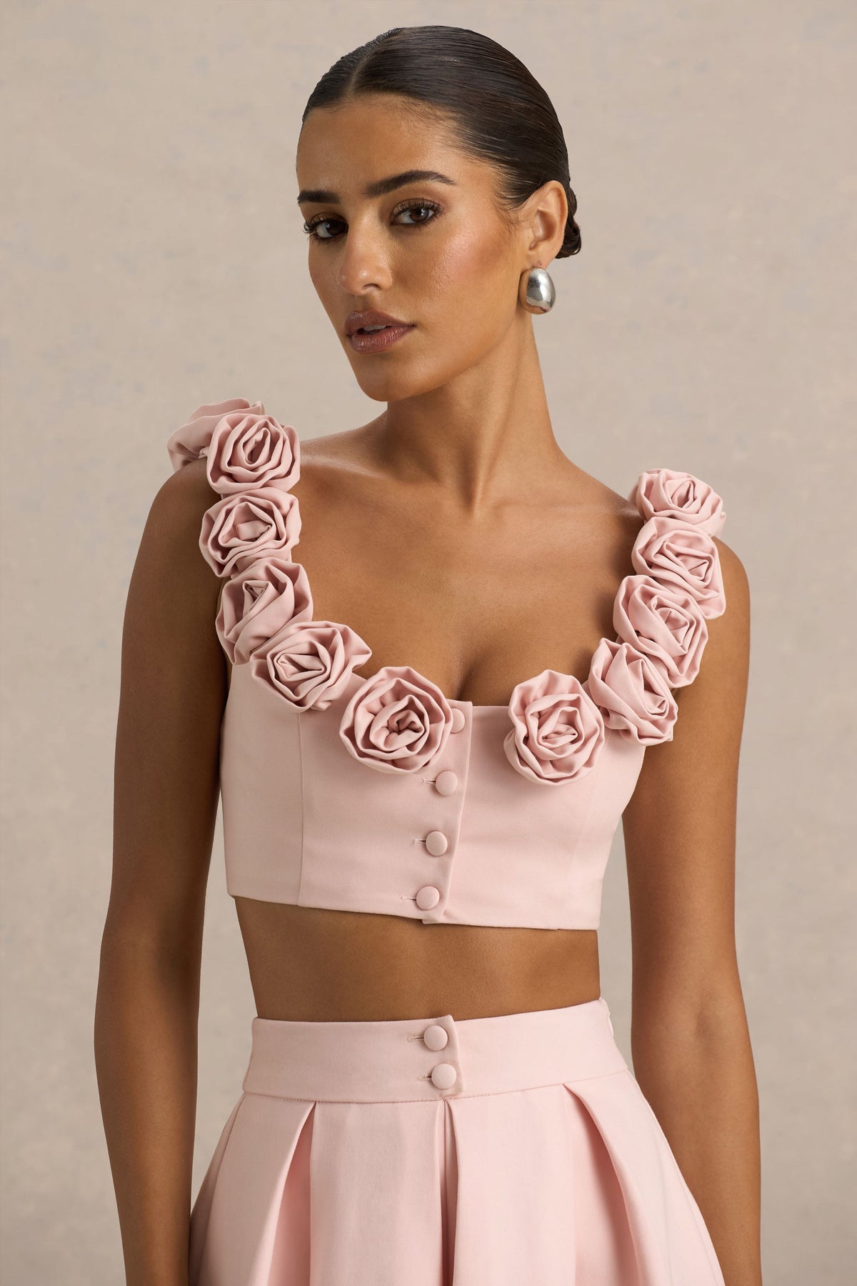Blade | Top corto de tirantes rosa bebé con escote redondeado con detalles florales
