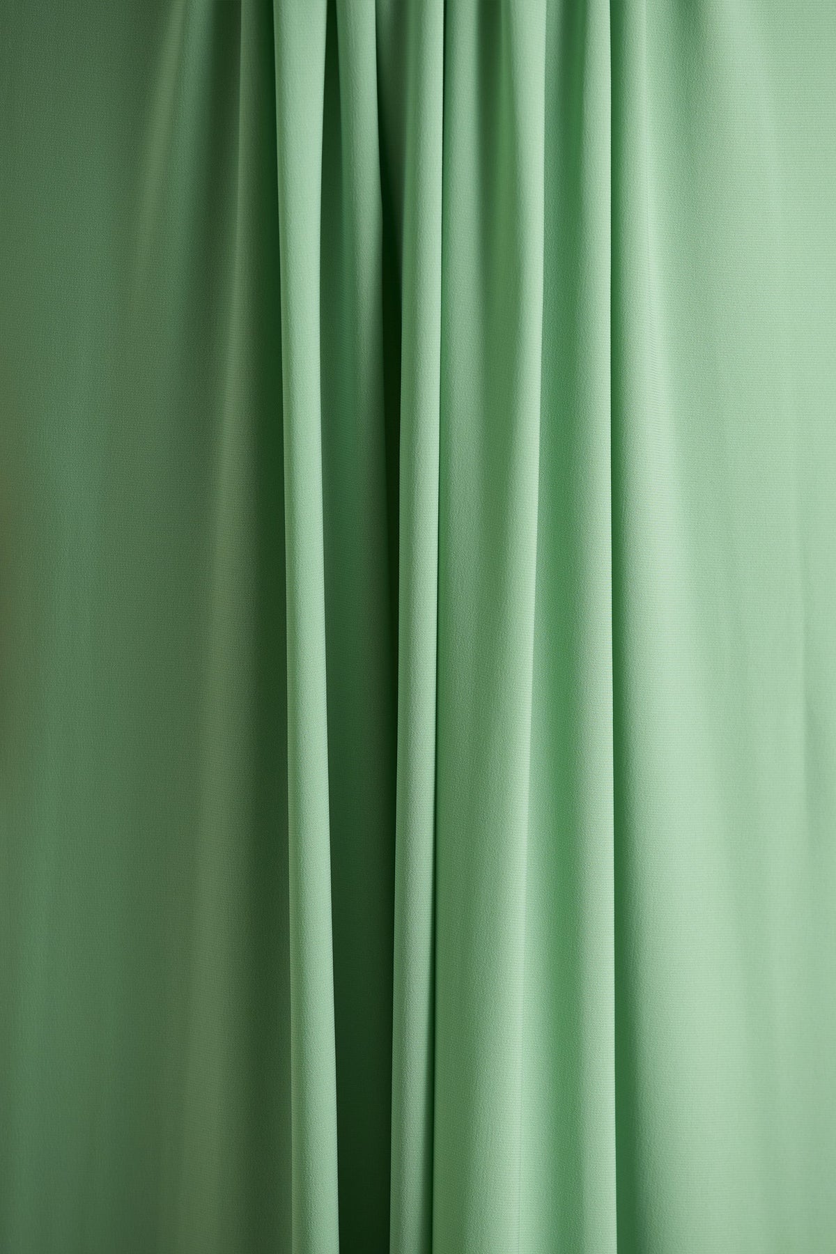 With Me | Vestido largo verde de cuello alto con frunces y aberturas