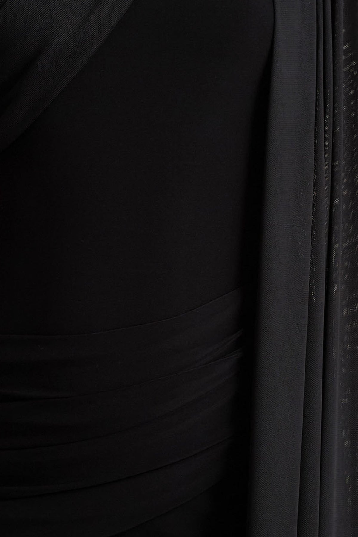 Brenda | Vestido Largo Negro Con Manga Capa