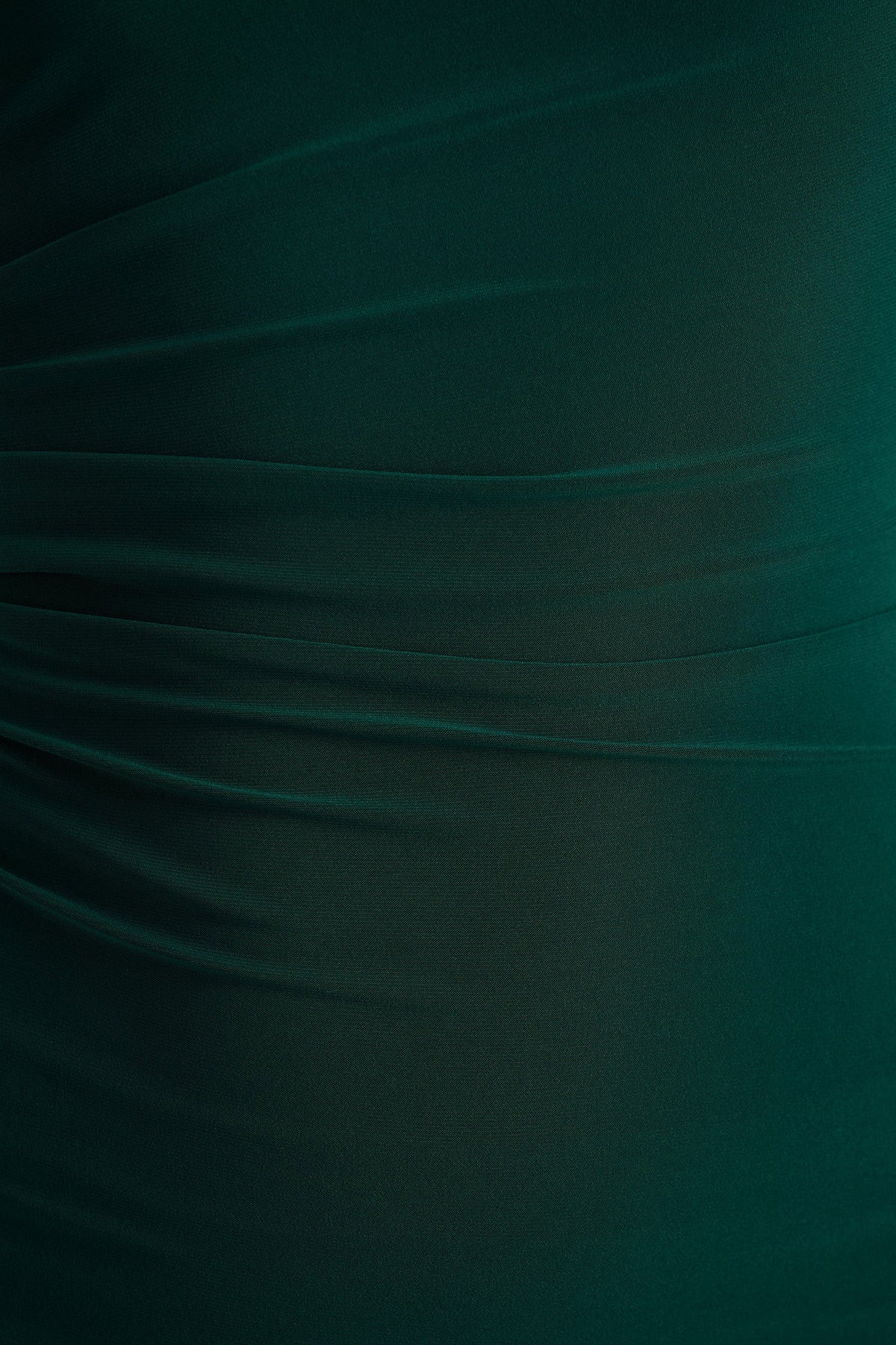 Eden | Vestido Largo Verde Botella con Escote Alto y Detalles Fruncidos