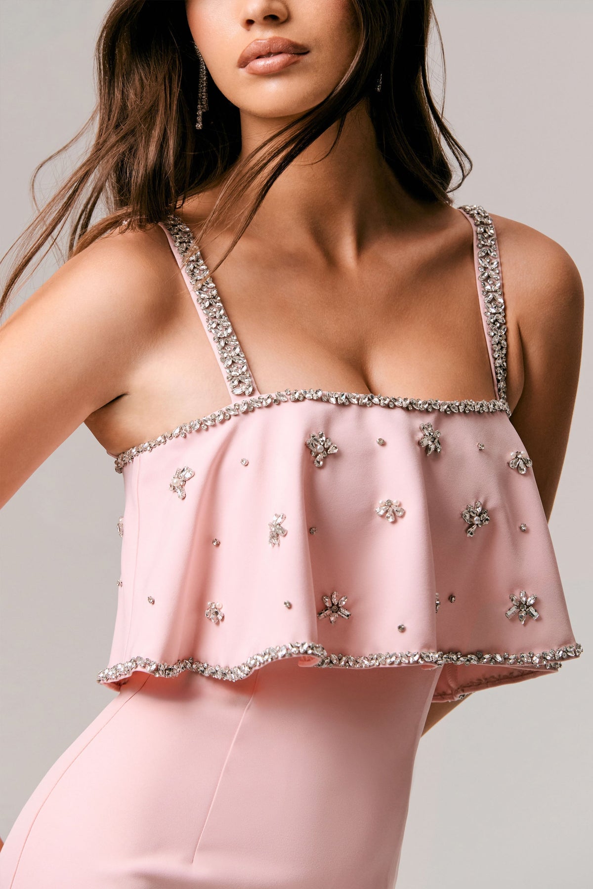 Scarlet | Vestido Largo rosa pálido con escote cuadrado y detalles ornamentales