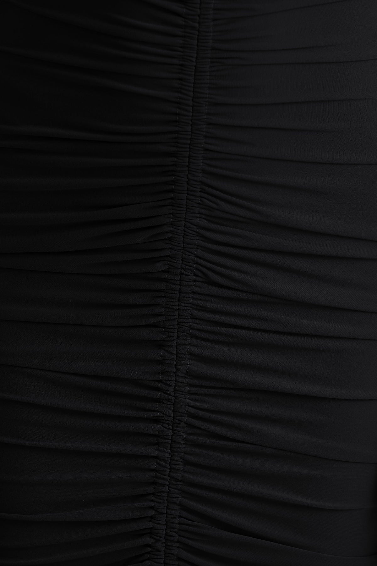 Jewel | Vestido Largo de cuello de pico profundo negro con abertura frontal y detalle fruncido