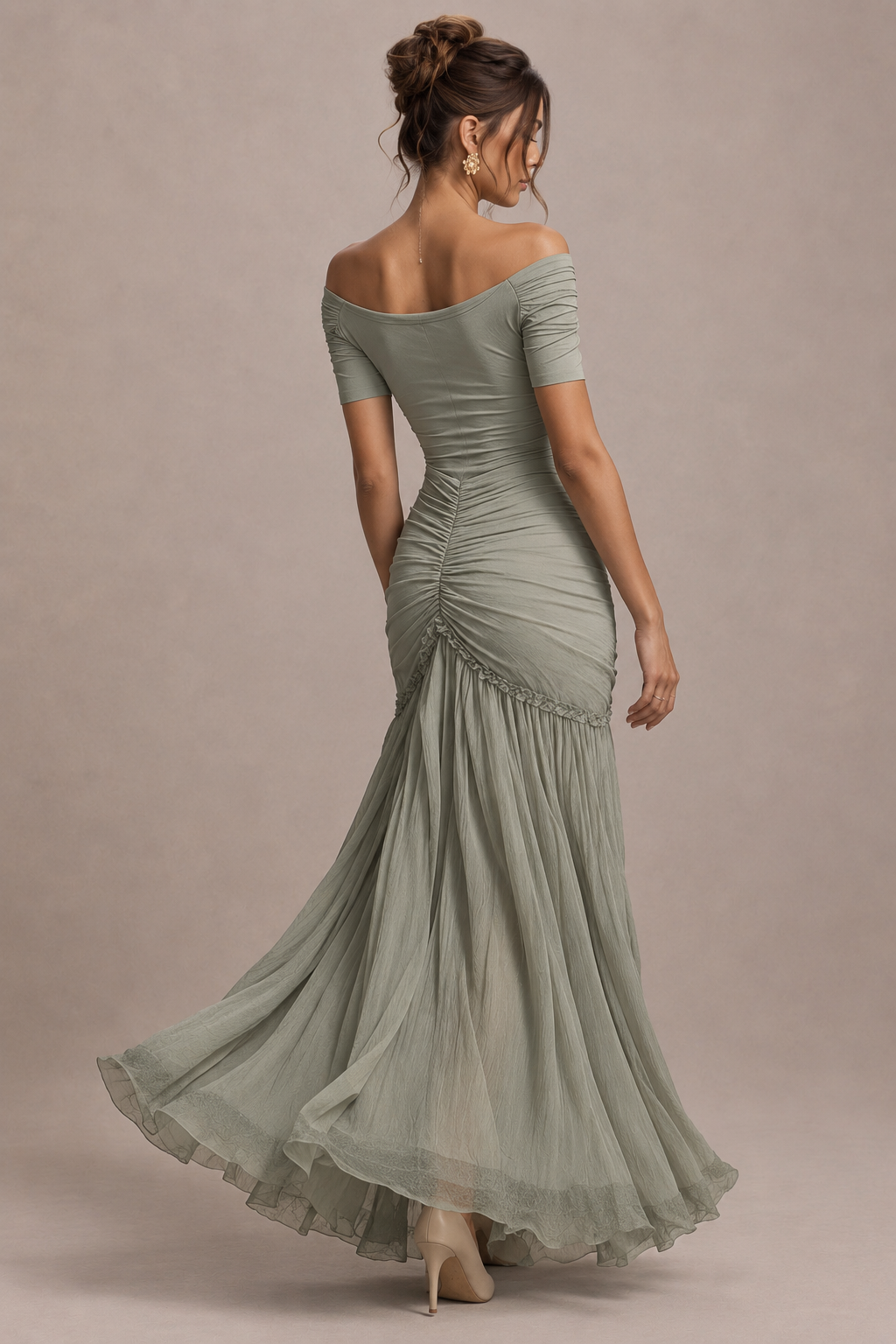 Serena | Vestido Maxi de Chifón Gris con Escote Descubierto