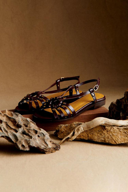Daria | Sandalias Artesanales con Tachuelas Metálicas