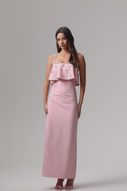 Scarlet | Vestido Largo rosa pálido con escote cuadrado y detalles ornamentales