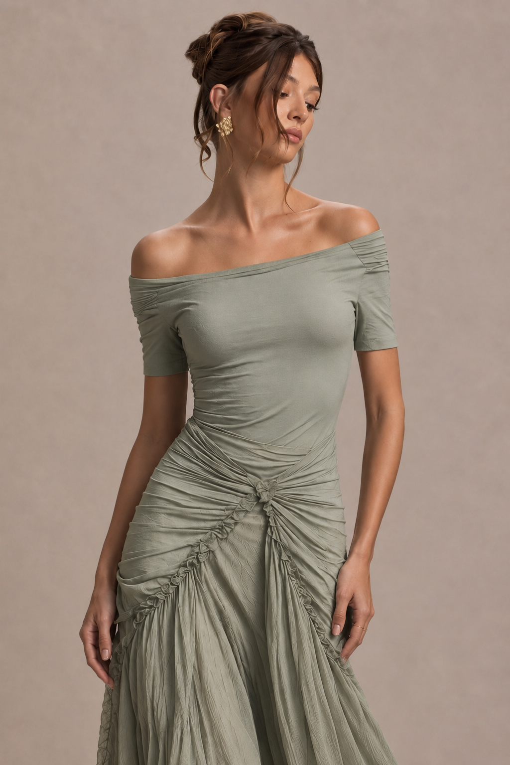 Serena | Vestido Maxi de Chifón Gris con Escote Descubierto