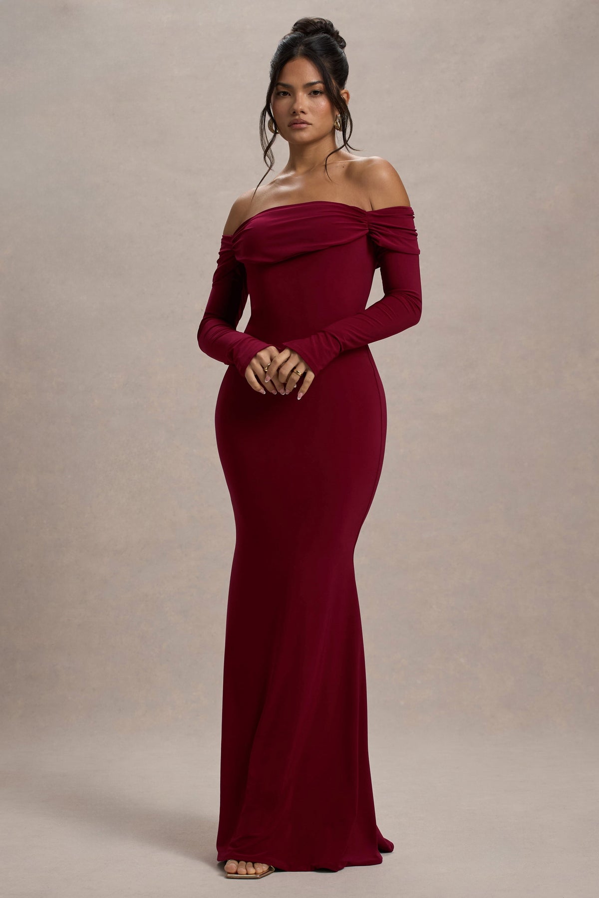 Amaia | Vestido Largo escote bardot de Manga Larga en burdeos