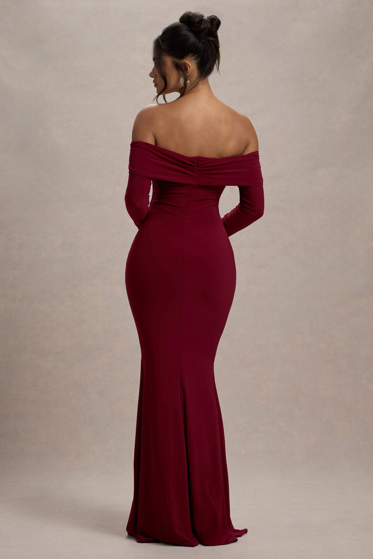 Amaia | Vestido Largo escote bardot de Manga Larga en burdeos