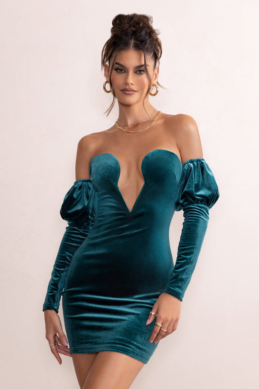 Ivy | Vestido Corto de Terciopelo Verde con aberturas y Mangas con Volantes