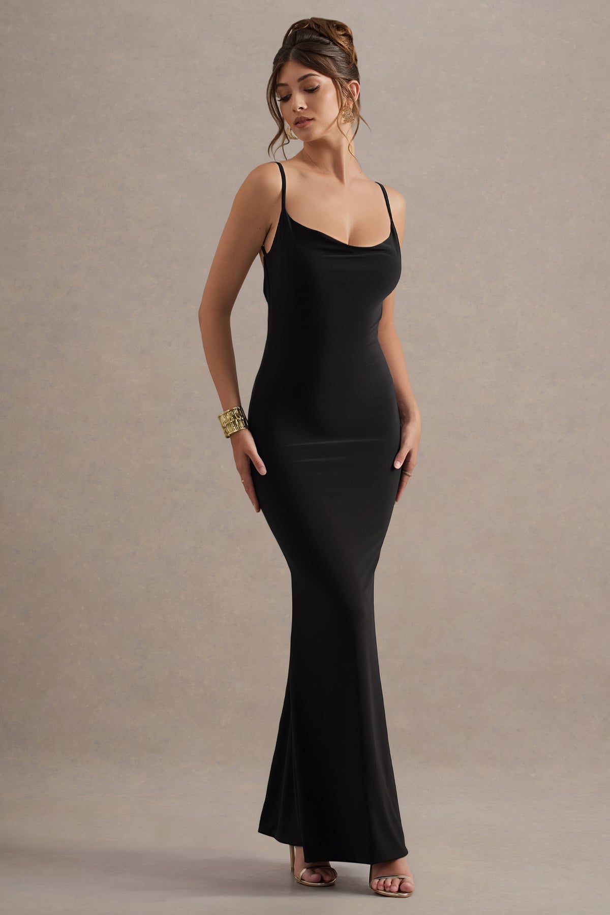 Francoise | Vestido Largo Negro con espalda abierta y detalle de encaje