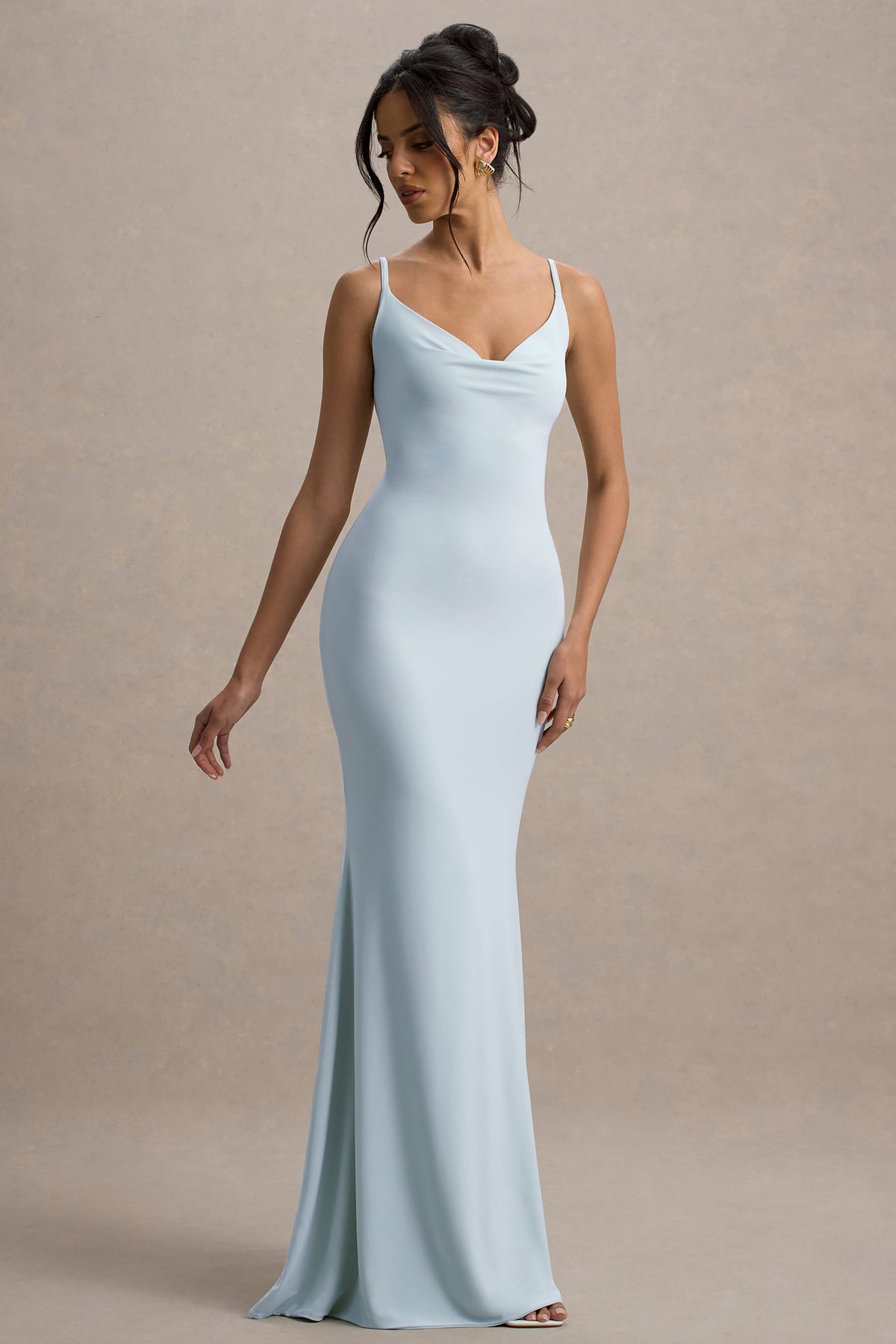 Francoise | Vestido Largo Azul Pastel Con Cuello Cowl, Espalda Descubierta E Inserción De Encaje