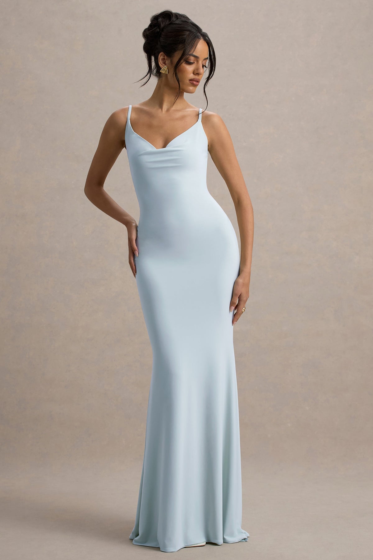 Francoise | Vestido Largo Azul Pastel Con Cuello Cowl, Espalda Descubierta E Inserción De Encaje