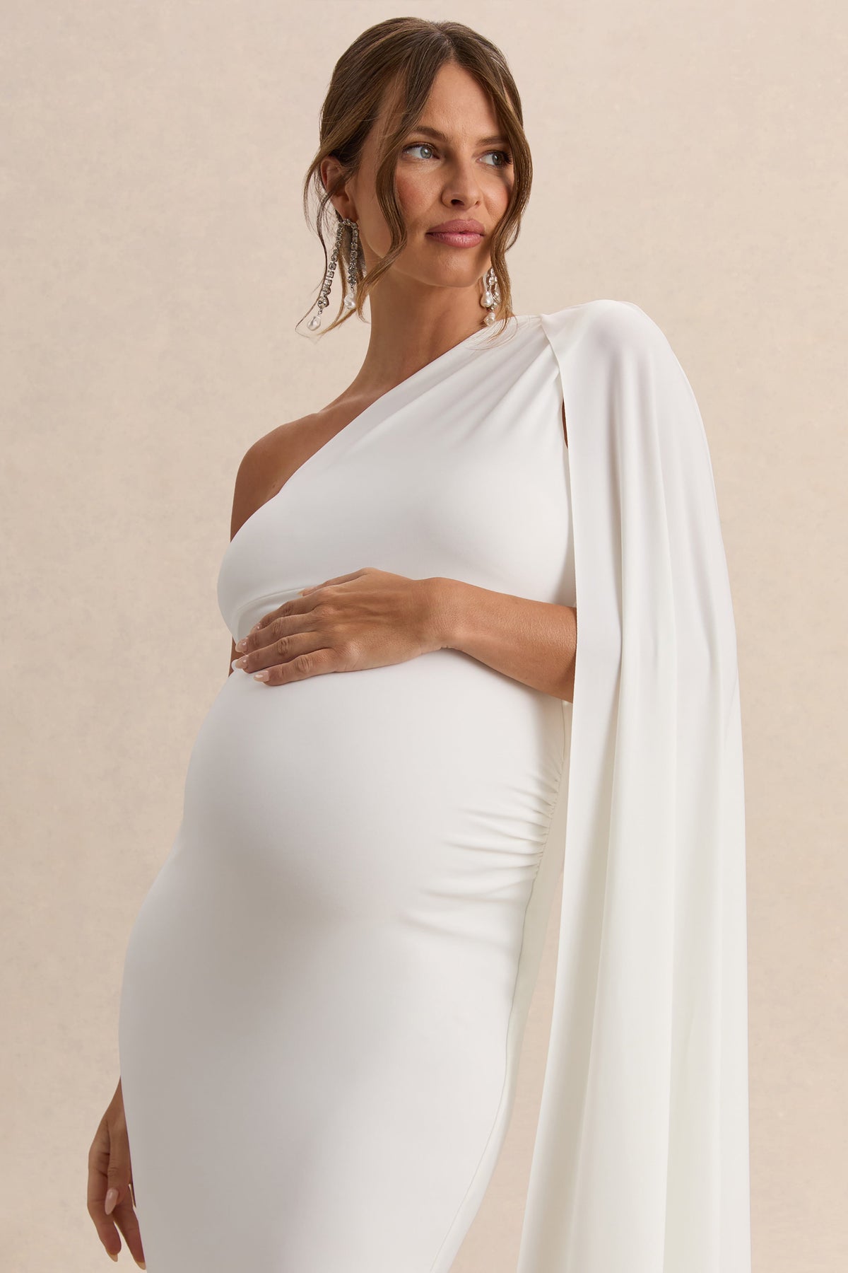 Amaryllis | Vestido Largo Blanco de premamá con una Manga y Capa