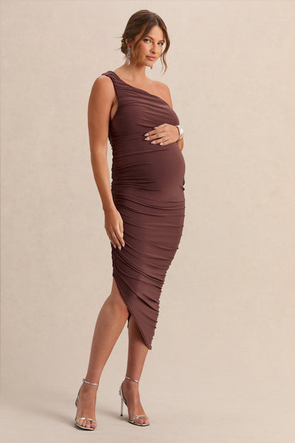 Late Night | Vestido midi marrón de maternidad de un hombro con fruncido