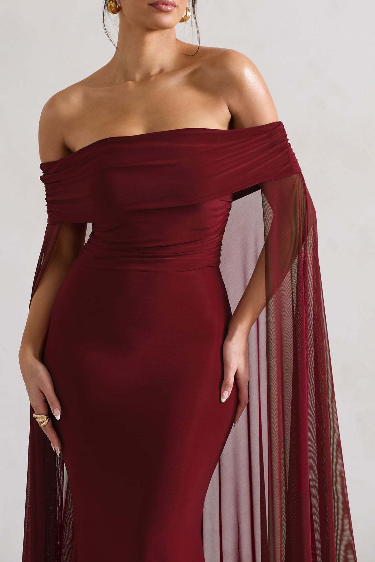 Carlotta | Vestido Largo Bardot con Capa de Gasa color Frambuesa