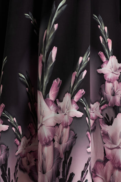 Annalise | Vestido midi con escote palabra de honor y estampado floral en cenefa rosa