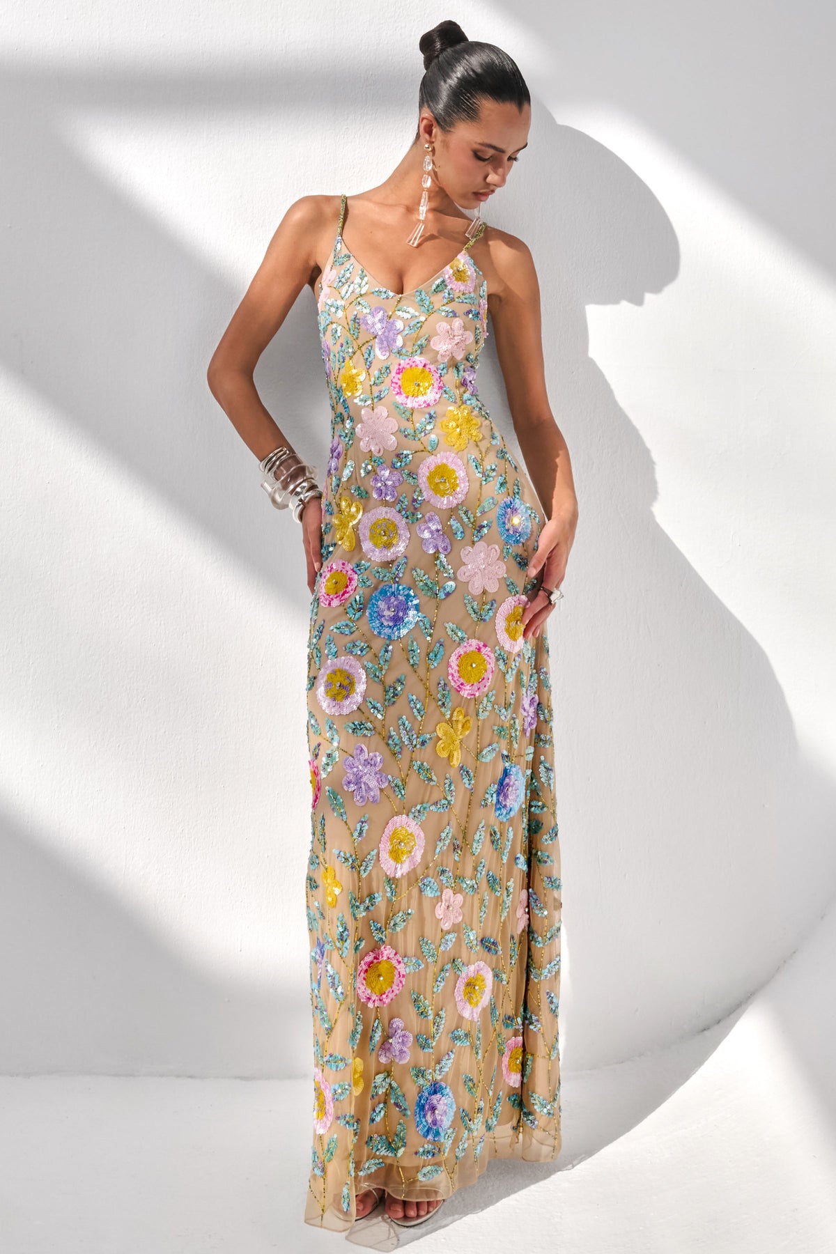 Gemini | Vestido Largo Color Nude Con Tirantes Y Pedrería Floral