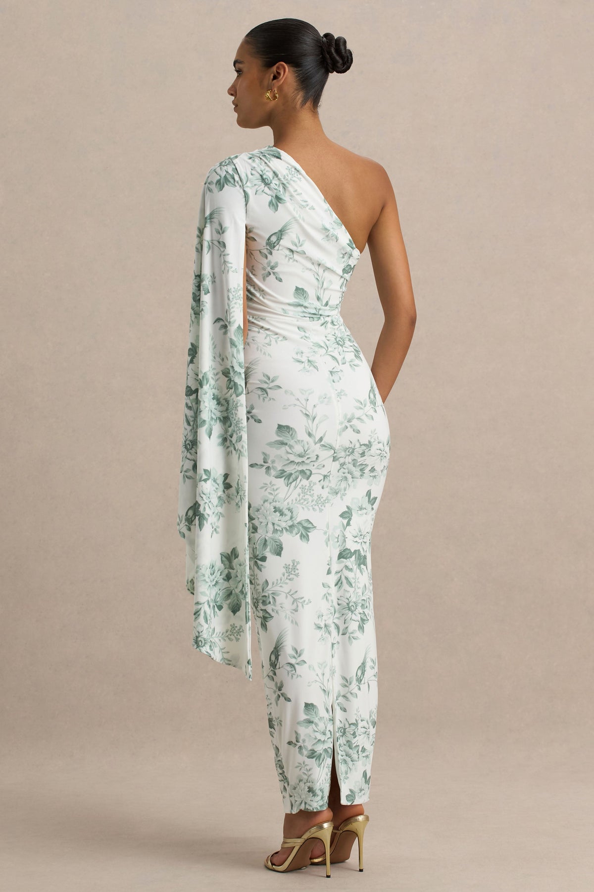Clementina | Vestido largo verde con estampado de porcelana y manga tipo capa asimétrica