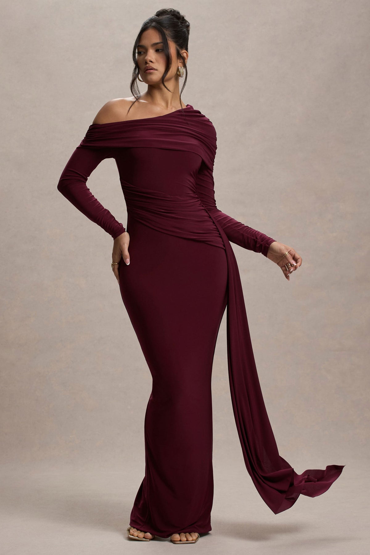 Valina |  Vestido largo en  Burdeos Fruncido Asimétrico con Caída