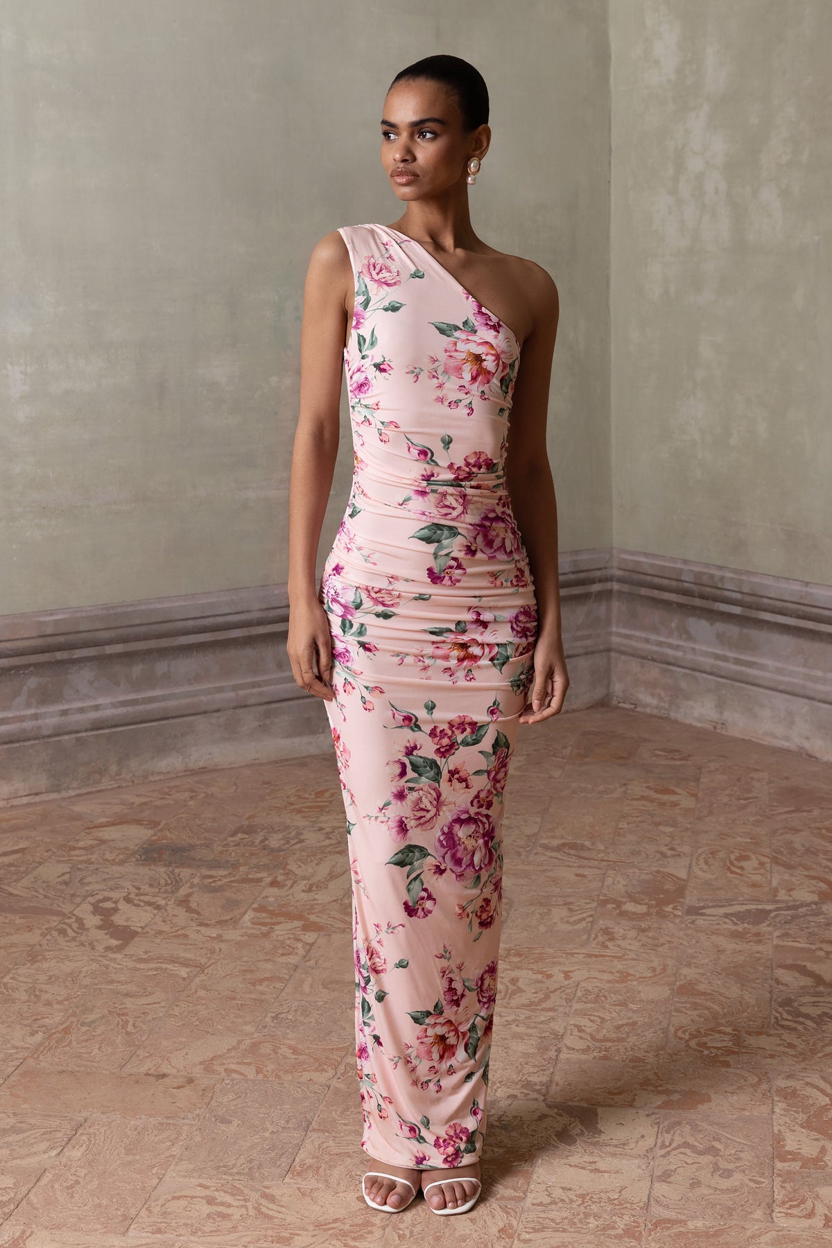 Dalarie | Vestido largo fruncido con escote asimétrico y estampado floral
