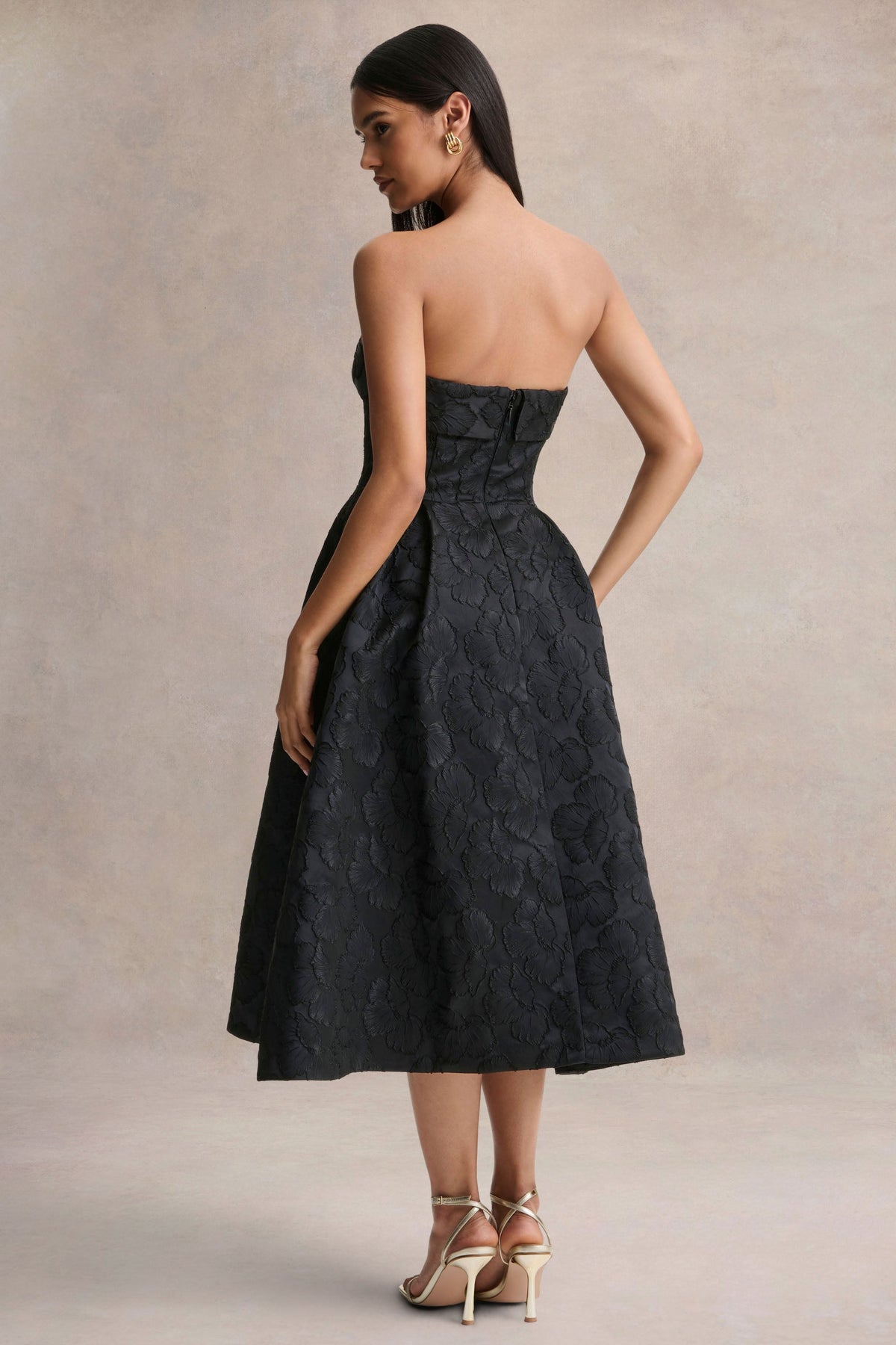 Zuma | Vestido midi negro de jacquard metálico sin tirantes