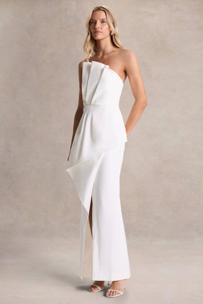 Dreamy Whispers | Vestido largo Sin Mangas con Volantes y Abertura en Crema