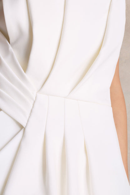 Dreamy Whispers | Vestido largo Sin Mangas con Volantes y Abertura en Crema