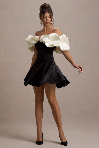 Brynne | Vestido corto de terciopelo en negro y crema con mangas abullonadas de satén.