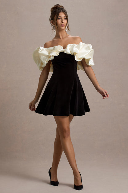 Brynne | Vestido corto de terciopelo en negro y crema con mangas abullonadas de satén.